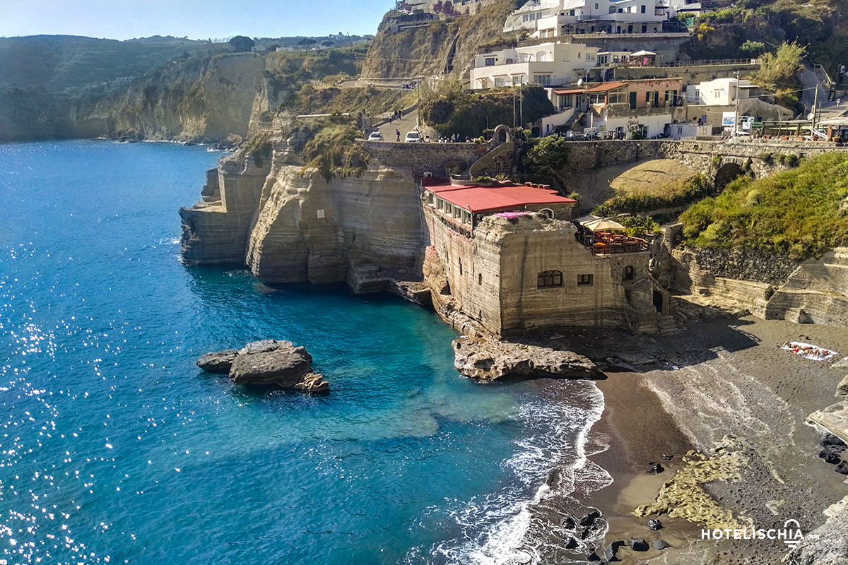 Spiaggia libera di cava grado Ischia