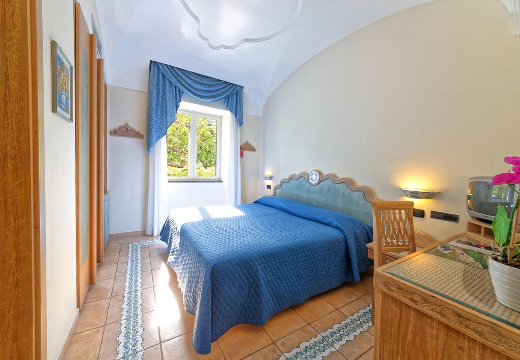 hotelpuntaimperatoreforiocamera2