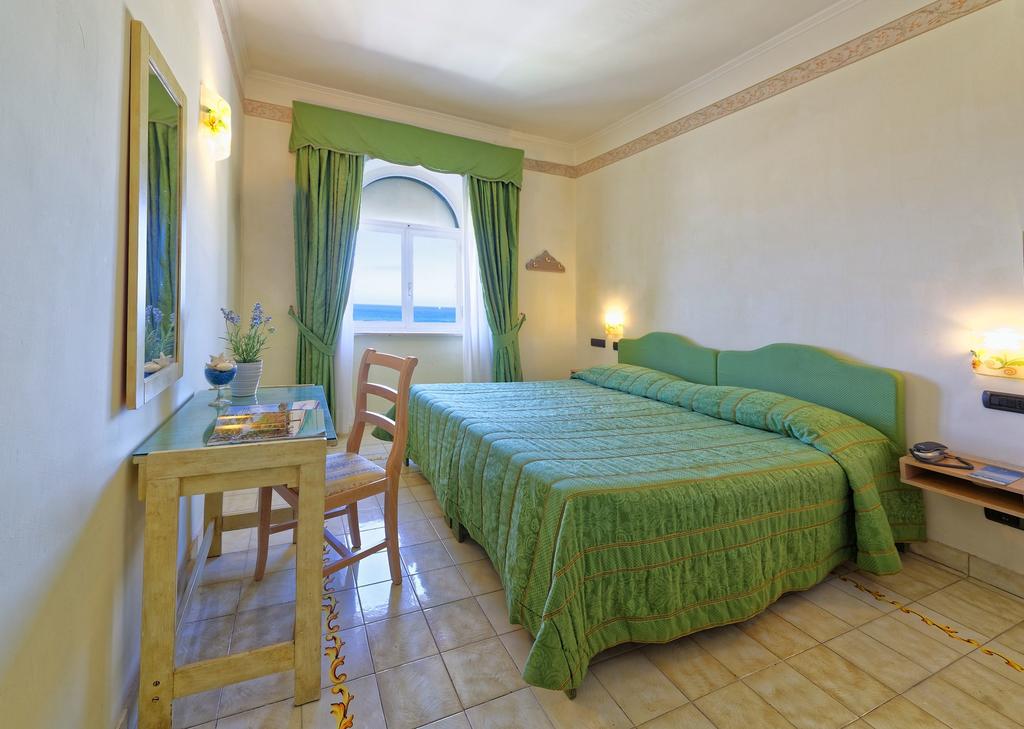 hotelpuntaimperatoreforiocamera6