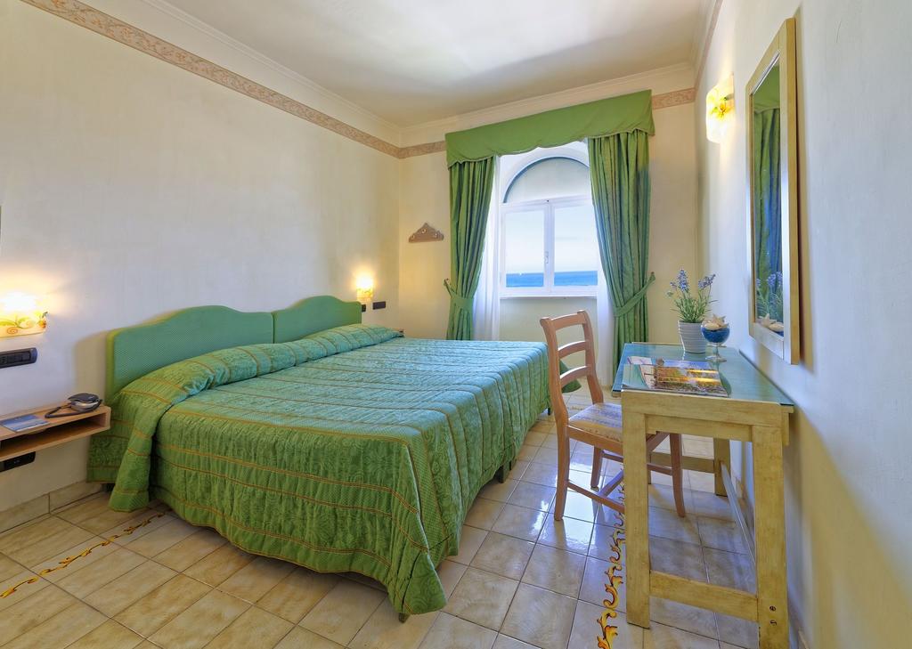 hotelpuntaimperatoreforiocamera8