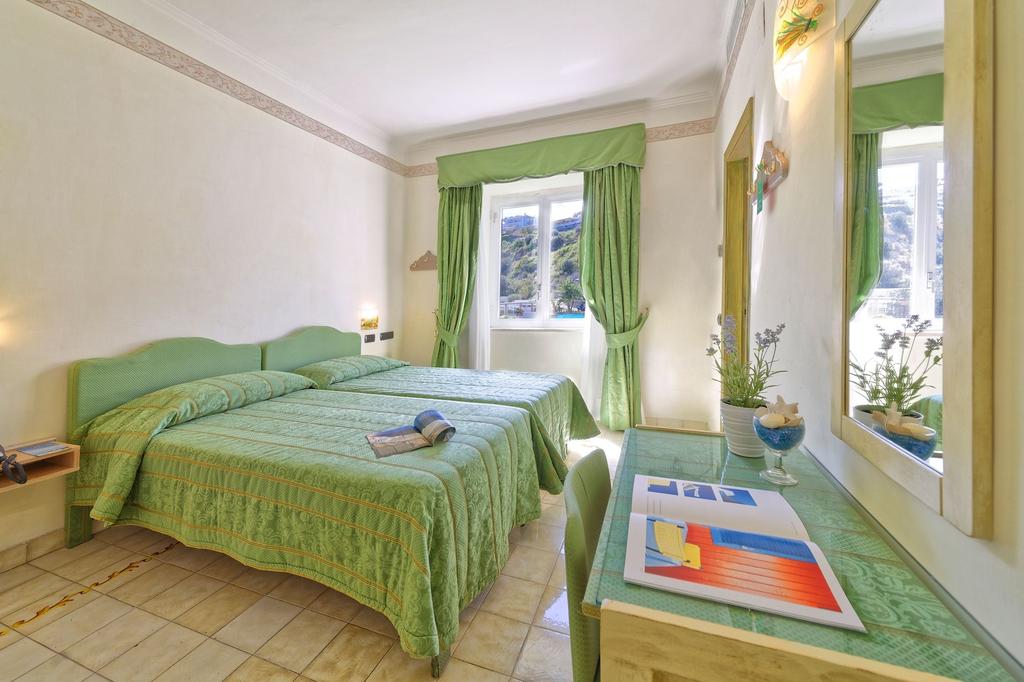 hotelpuntaimperatoreforiocamera9