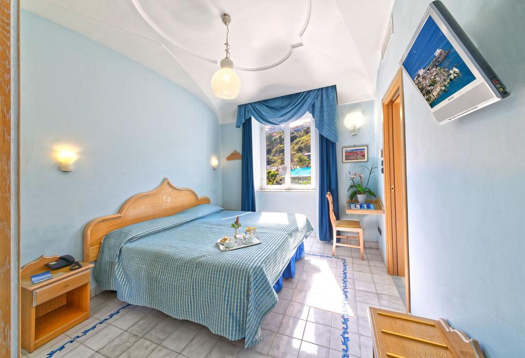 hotelpuntaimperatoreforiocamera10