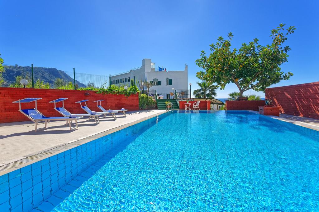 hotelpuntaimperatoreforiopiscina1