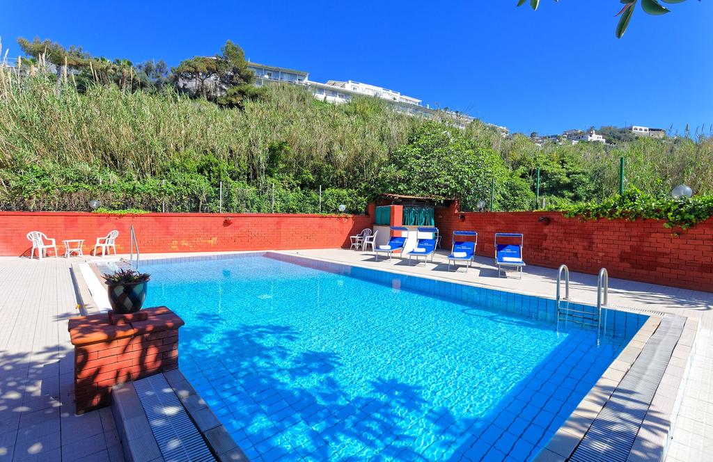 hotelpuntaimperatoreforiopiscina3