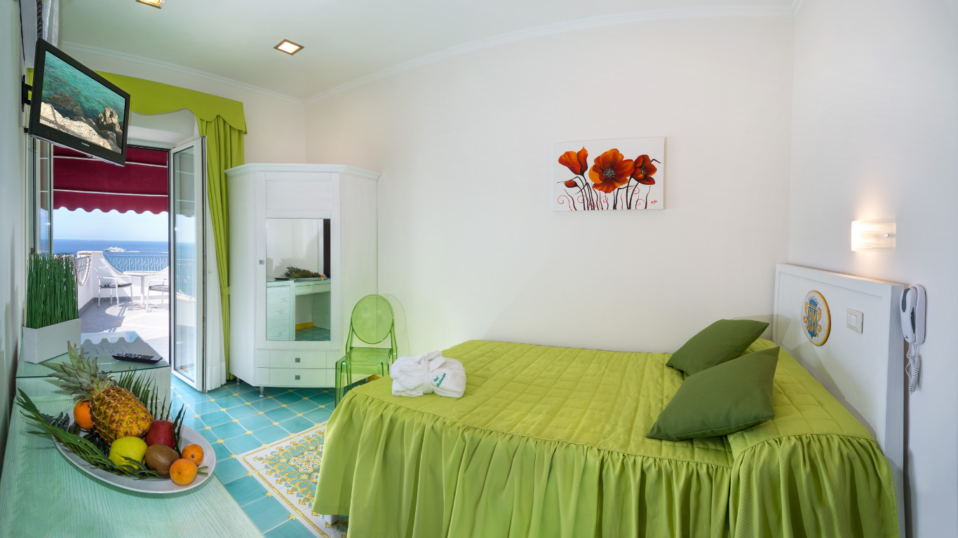 hotellamadonninacasamicciolaischiacameramare