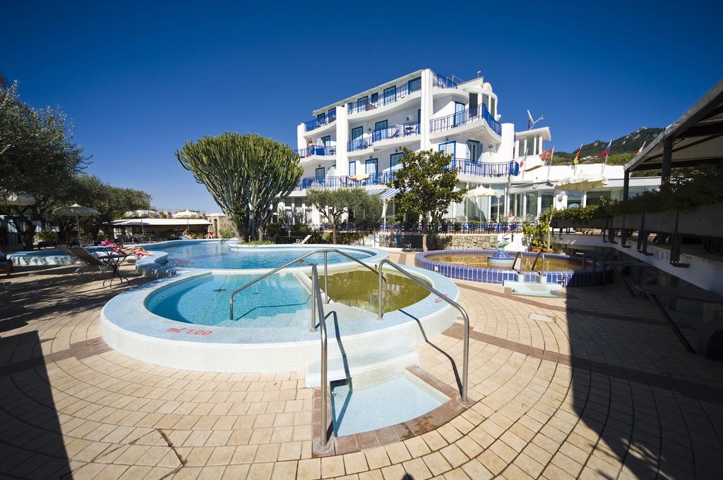 Hotel-Terme-Gattopardo-Forio-Ischia-piscine-1