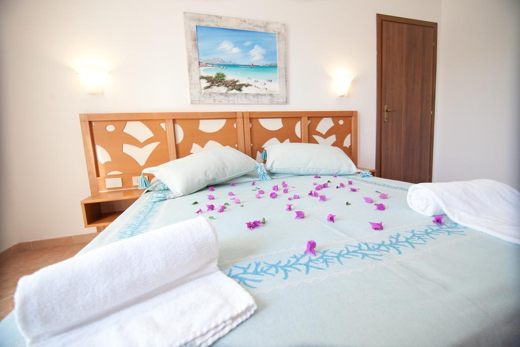 Club-Esse-Gallura-Beach-Village-cameree