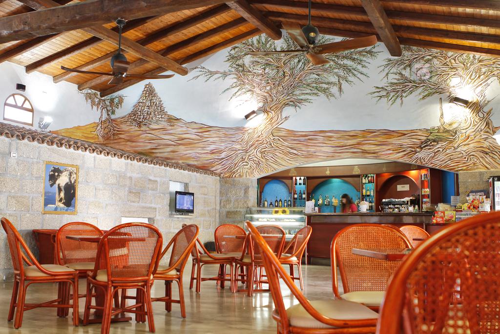 Club-Esse-Posada-Beach-Resort -sala