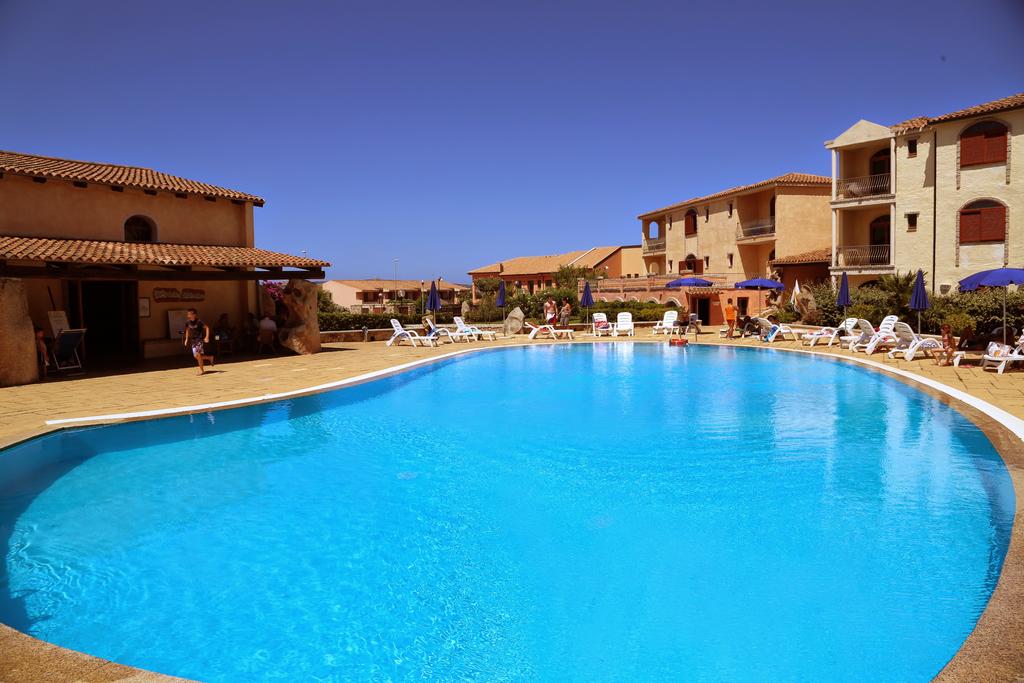 Club-Esse-Posada-Beach-Resort-piscina