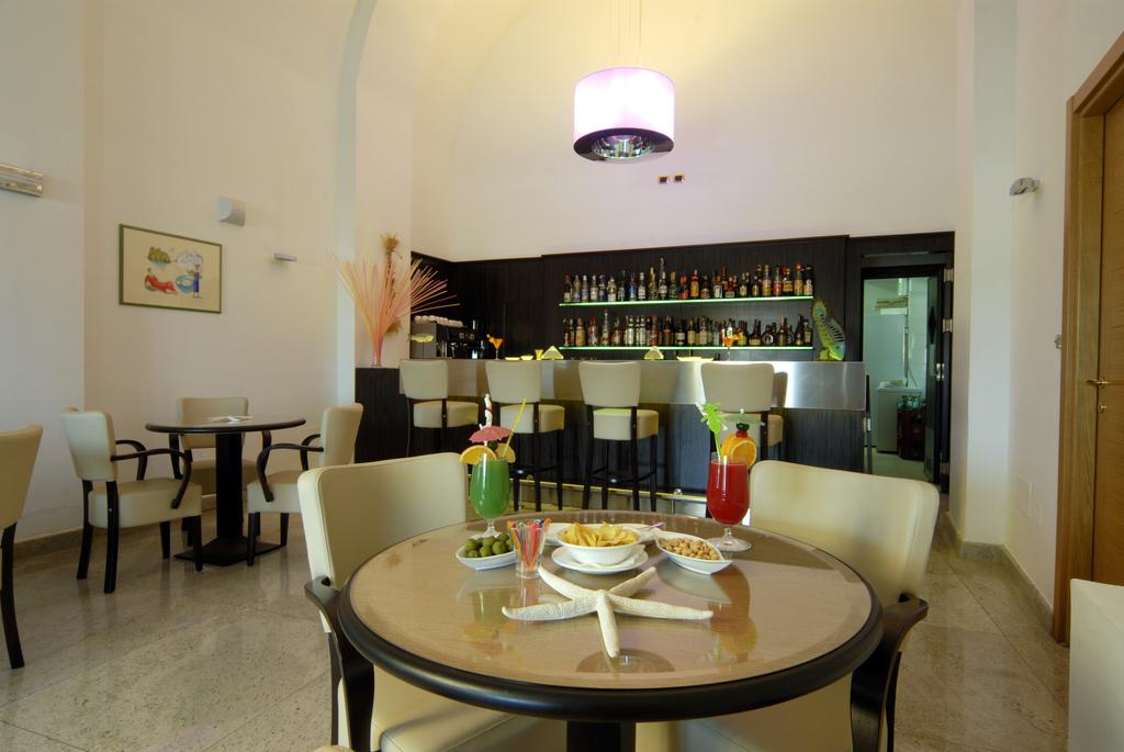 hotel-villa-carolina-forio-bar1