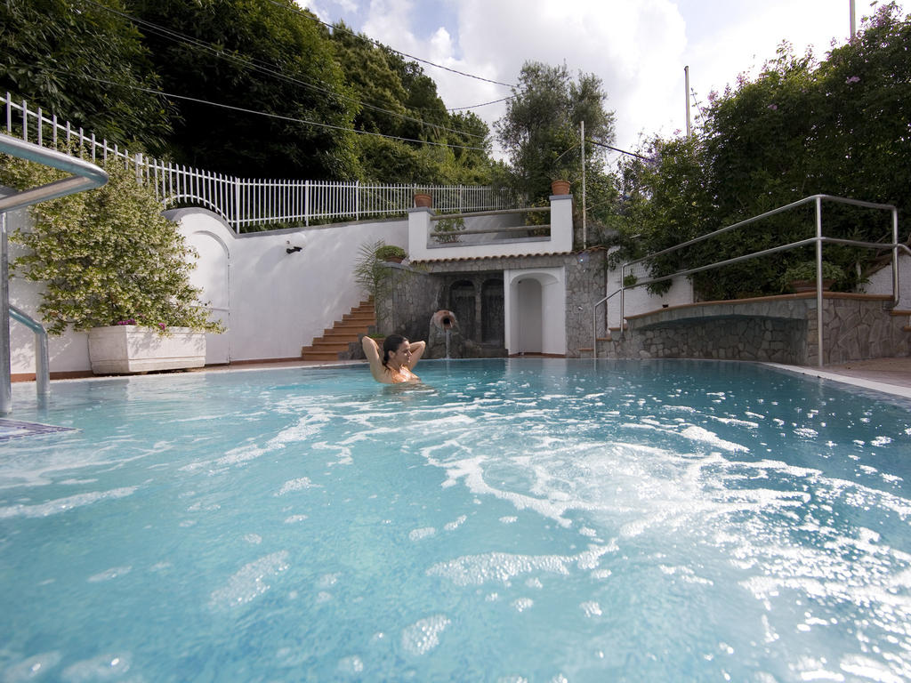 hotel-terme-fiola-casamicciola-piscina-esterna