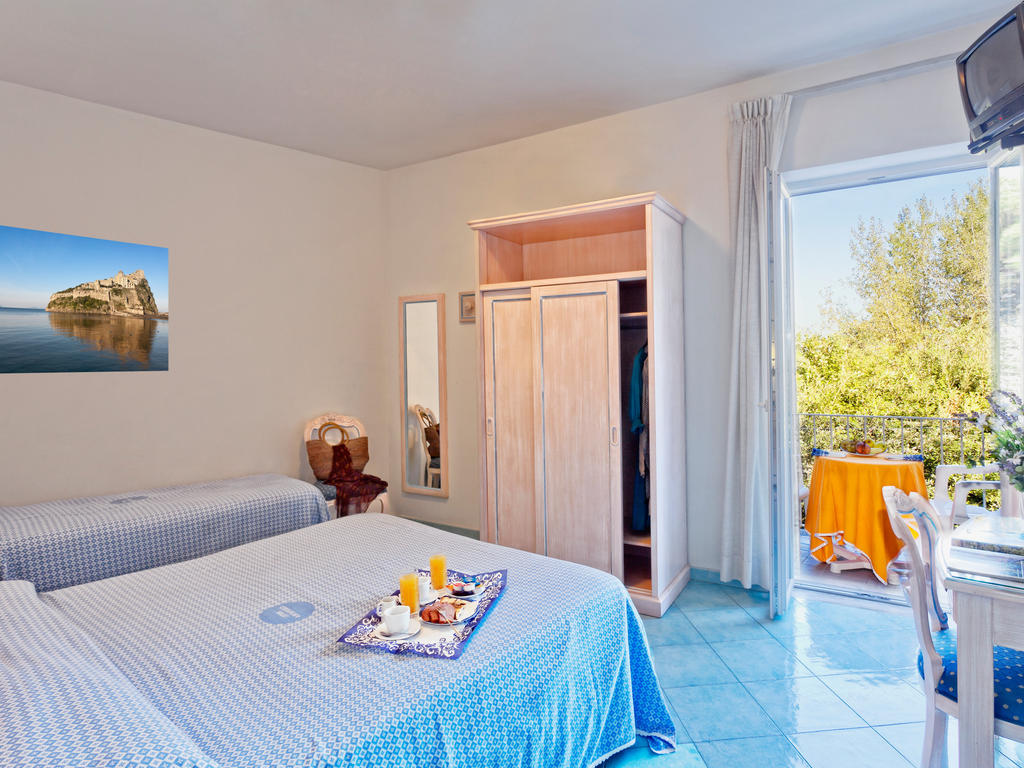 hotel-cleoptra-ischia-camera-tripla