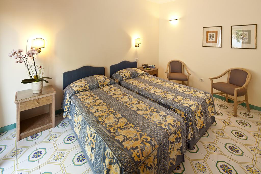 hotel-continental-mare-ischia-camera5