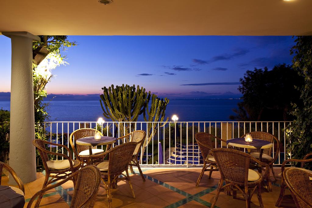 hotel-continental-mare-ischia-esterno-tramonto