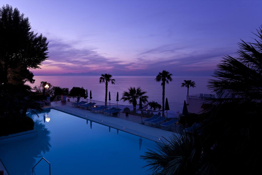 hotel-continental-mare-ischia-piscina-tramonto