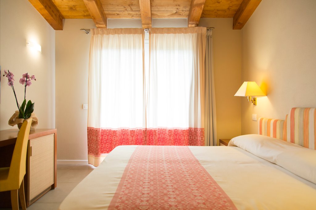 blu-hotel-laconia-village (1)