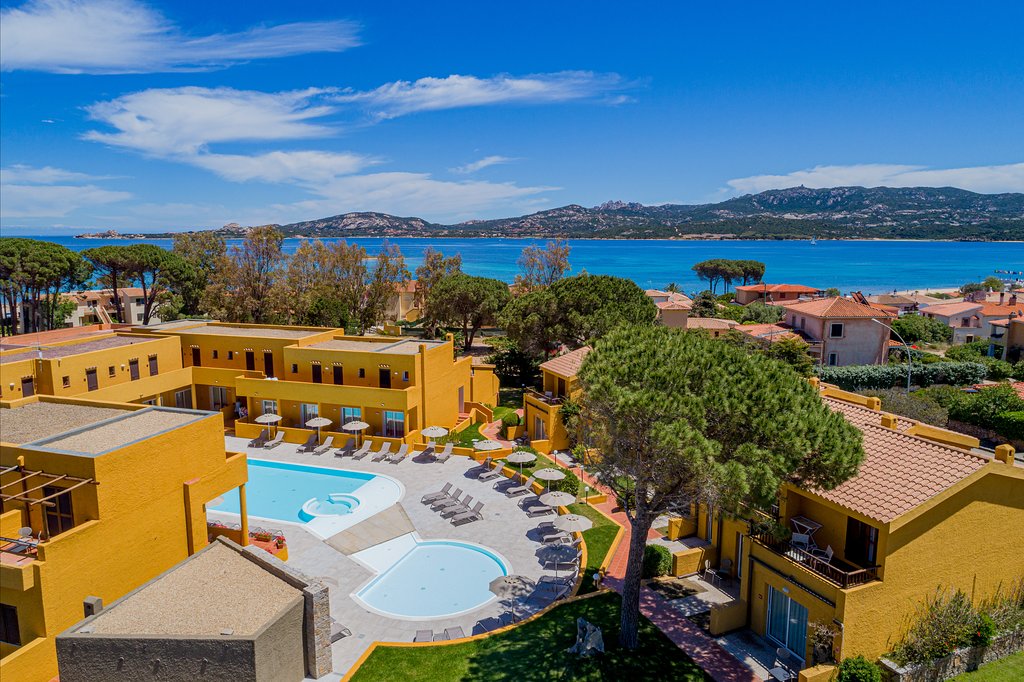Blu-Hotel-Laconia-Village-Sardegna-piscina
