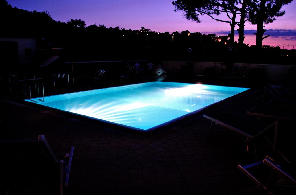 hotel-country-club-casamicciola-piscina-tramonto