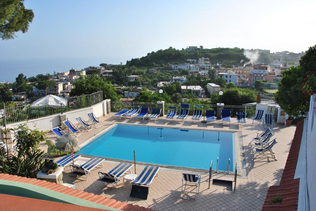 hotel-country-club-casamicciola-piscina