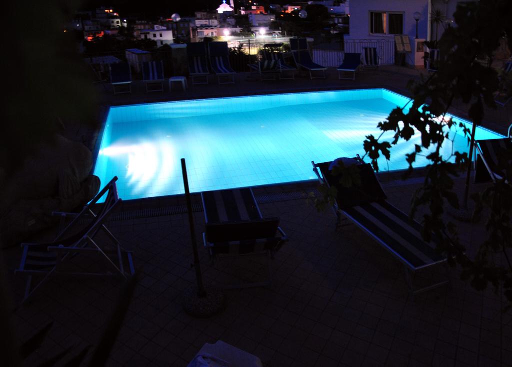 hotel-country-club-casamicciola-piscina1