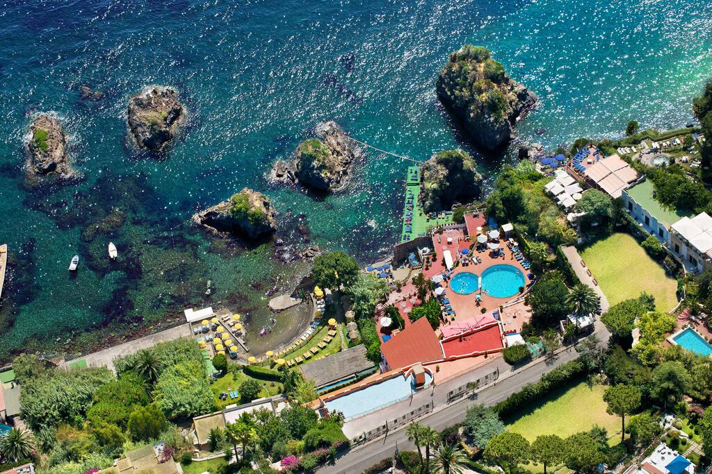 hotel-delfini-1