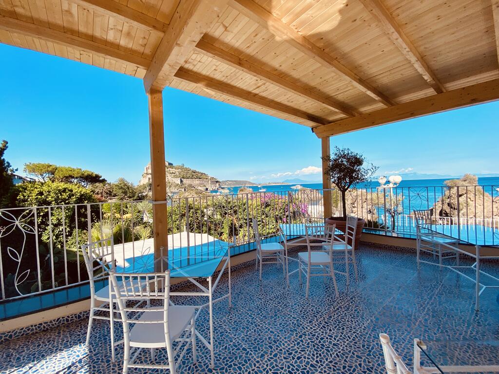 hotel-delfini-8