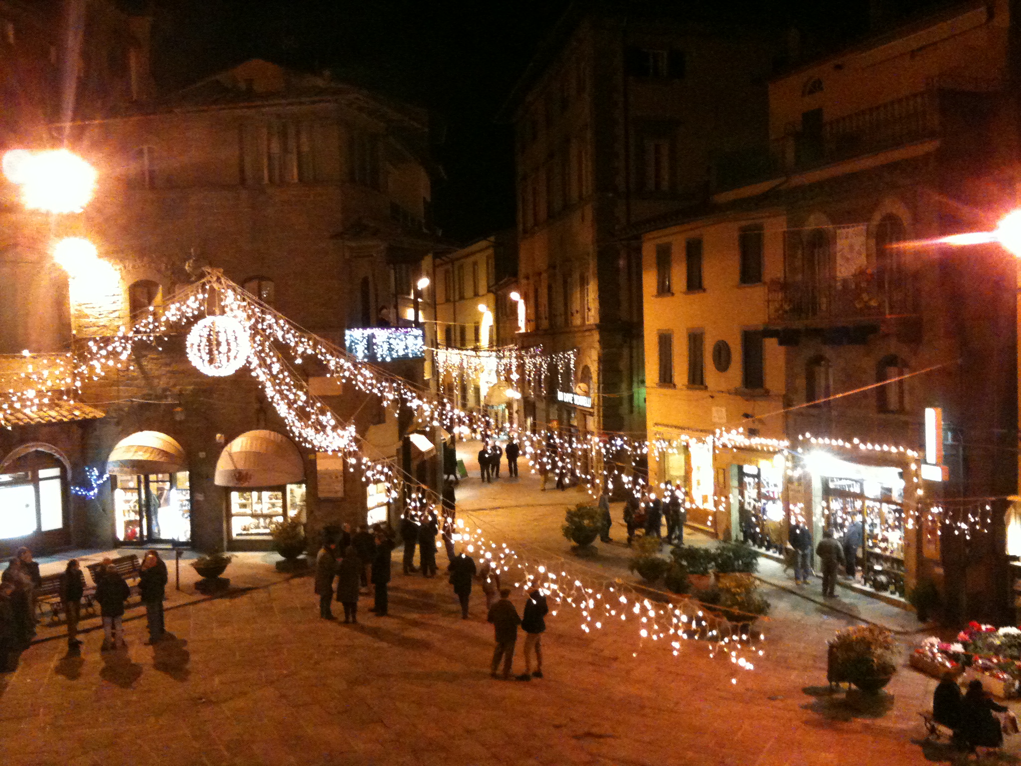cortona-piazza-della-repubblica-natale